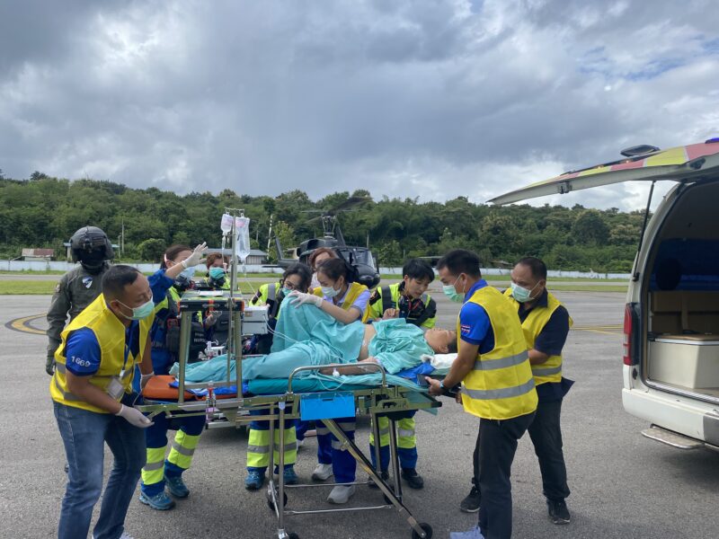 กกล.ผาเมือง บินด่วนรับผู้ป่วยวิกฤติสนับสนุนทีมแพทย์ฉุกเฉินฯ