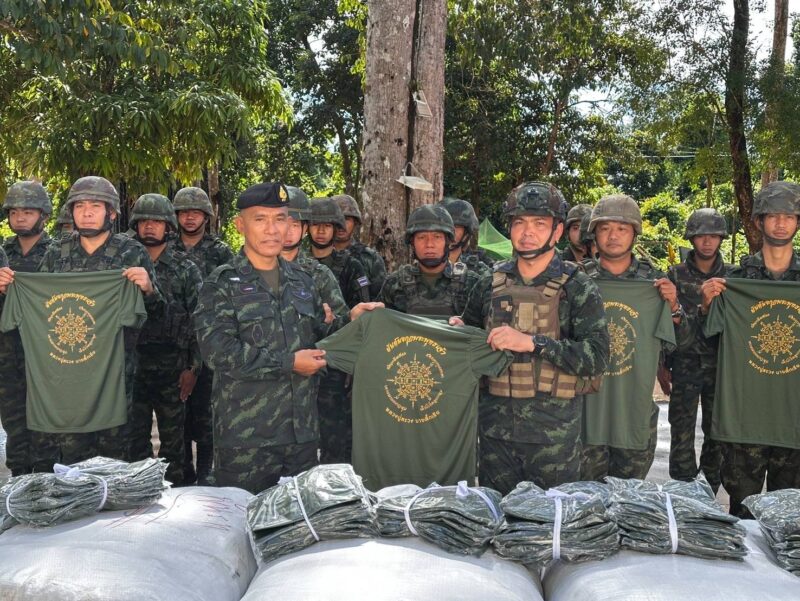 รอง มทภ.2ตรวจเยี่ยมกำลังพลฐานภูมะเขือ และพื้นที่พลาญยาว