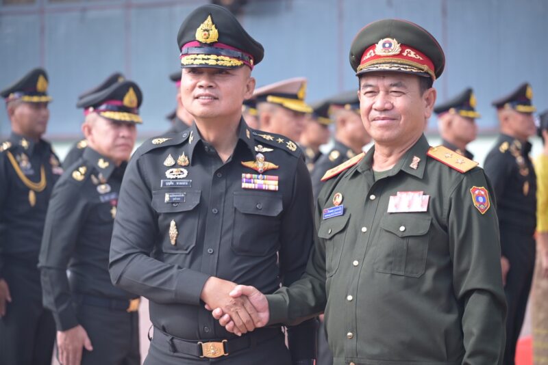 แม่ทัพภาคที่2 พบปะรองหัวหน้ากรมใหญ่เสนาธิการ กองทัพประชาชนลาว