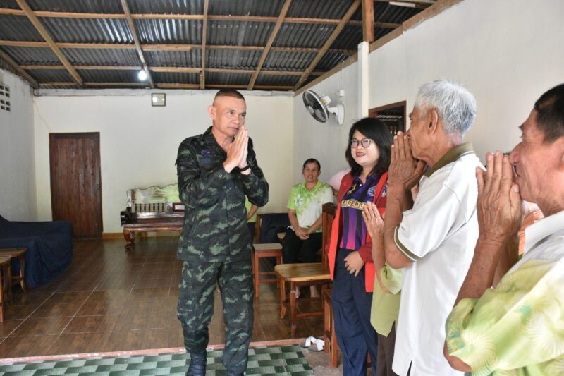 เยี่ยมให้กำลังใจครอบครัว “วีรบุรุษชายแดนไทย – กัมพูชา