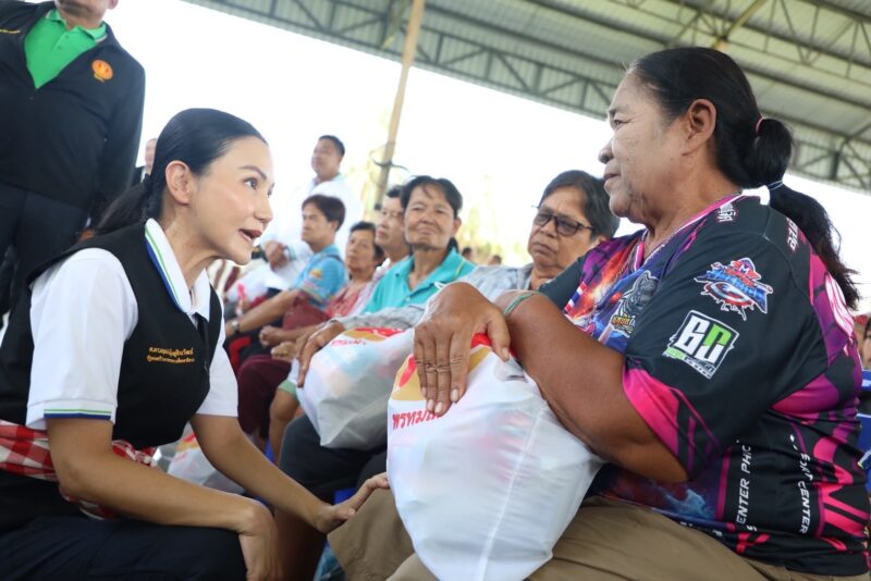 ศธ.ลงพื้นที่ จ.พิจิตร ตรวจ รร.ถูกน้ำท่วม ตั้งศูนย์ Fix It Center ซ่อม รถ-เครื่องใช้ฟรี ลดภาระ ปชช.เผย หลัง 30 ก.ย.เตรียมขอ ครม.ใช้งบเยียวยาด่วน