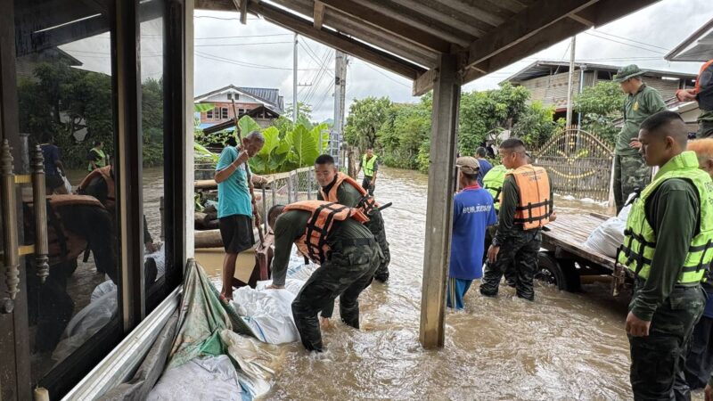 ศบภ.มทบ.23 ช่วยเหลือผู้ประสบอุทกภัย ต.ห้วยม่วง อ.ภูผาม่าน จ.ขอนแก่น