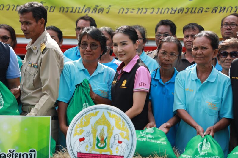 รมว.นถมล”ลุยน้ำท่วม เร่งปลดหนี้ครูกว่า 1.4 ล้านล้าน