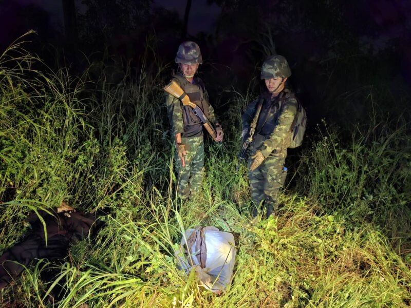 กองกำลังผาเมืองปะทะเดือดขบวนการลักลอบลำเลียงยาเสพติดตาย1 ยึดยาบ้า400,000 เม็ด