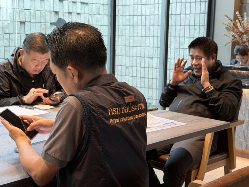 รองนายกฯ ธรรมนัส” ถกเคลียร์รถกีดขวางเส้นทางอู่ตะเภา เร่งส่งอาหารวันละ 2 หมื่นกล่อง ดูแลผู้ประสบภัยเขต 8 พร้อมเดินหน้าแผนฟื้นฟูหาดใหญ่