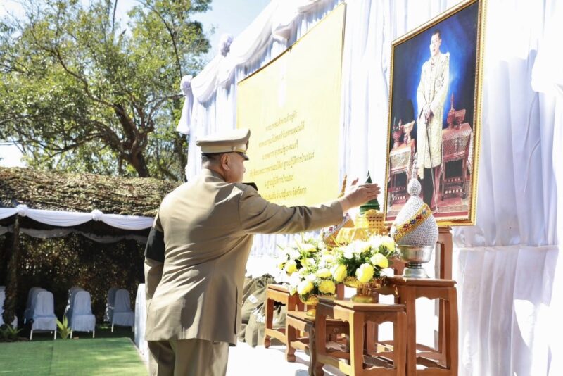 องคมนตรี เชิญถุงพระราชทานไปมอบแก่ผู้ปฏิบัติงานหน่วยความมั่นคง พร้อมติดตามการดำเนินงานโครงการอันเนื่องมาจากพระราชดำริ ในพื้นที่จังหวัดตาก