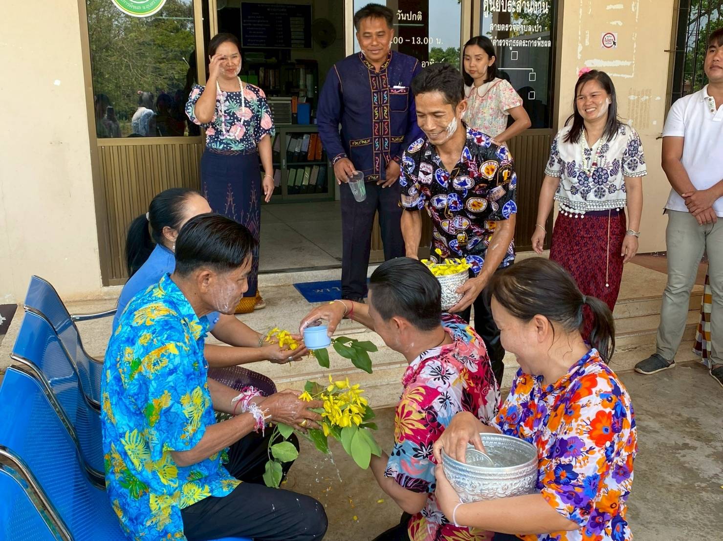 สงกรานต์สร้างสุข อบต.เป้า รวมพลังชุมชน สืบสานประเพณีไทย